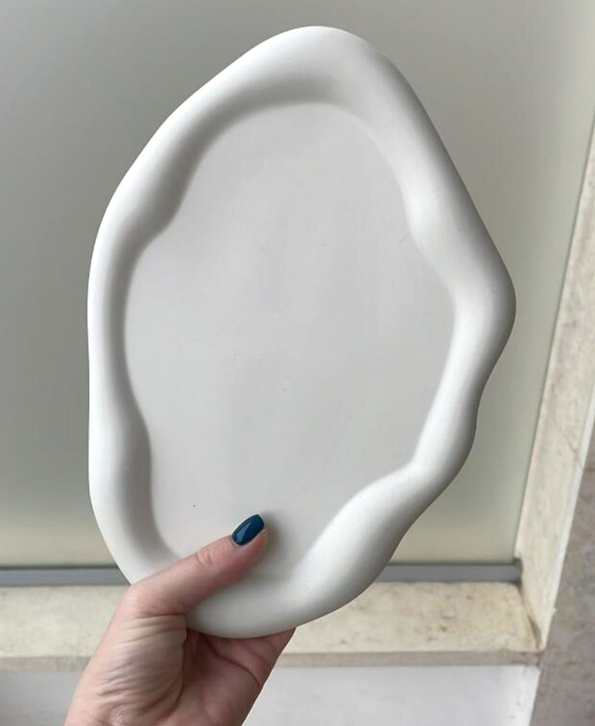 Asymmetric Tray