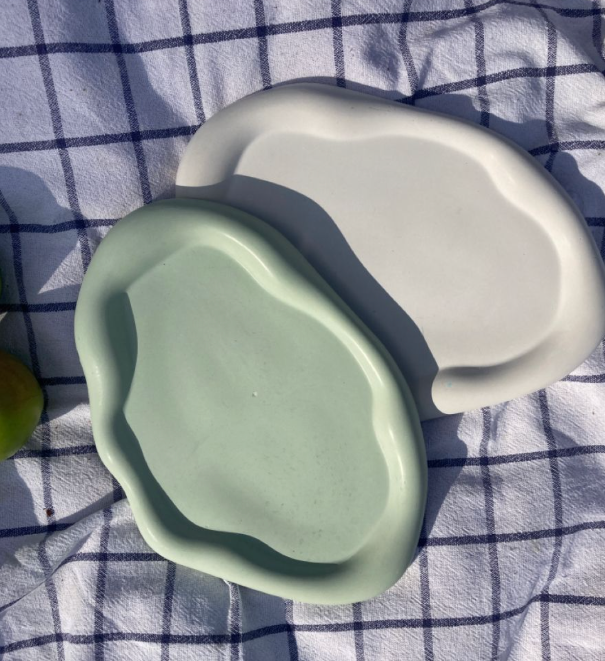 Asymmetric Tray